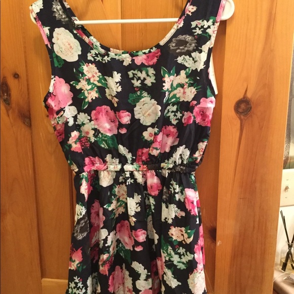 Dress - Picture 5 of 5